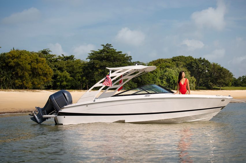 Boat at the shoreline of Lake of the Ozarks